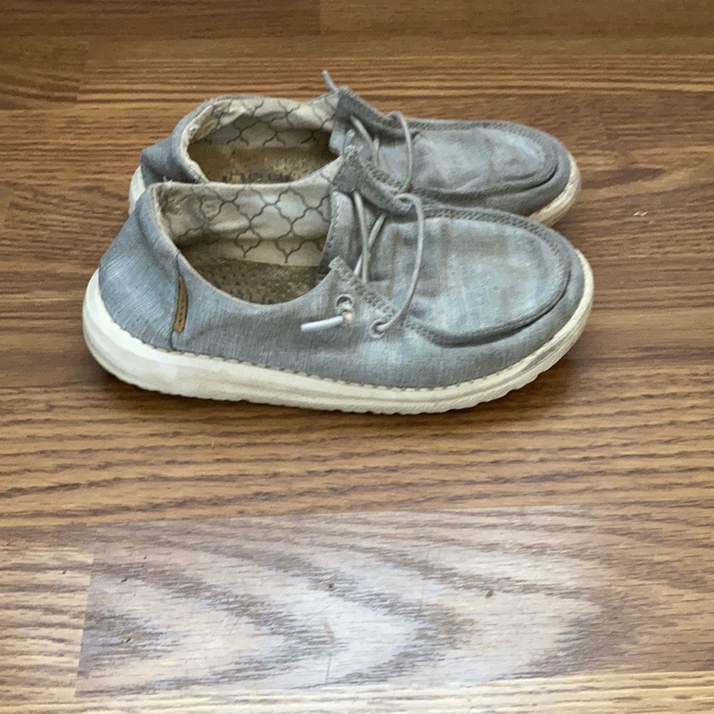 Hey Dude girls shoe size 12